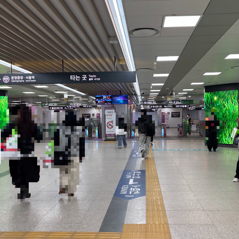 コヤンスタジアム公演終了30分後のキンテックス駅の改札口