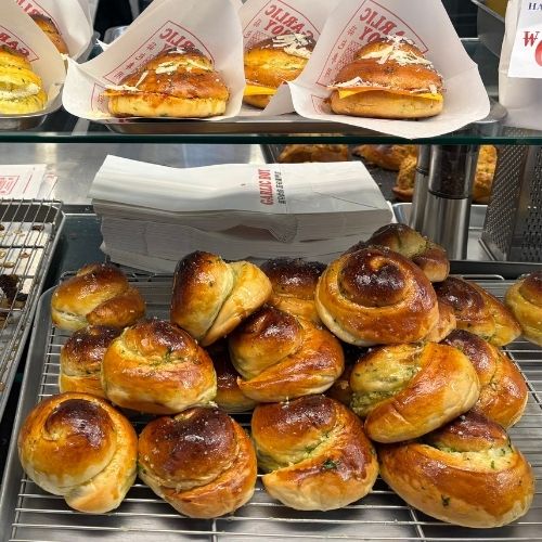 広蔵市場のガーリックボーイの人気商品ガーリックパン